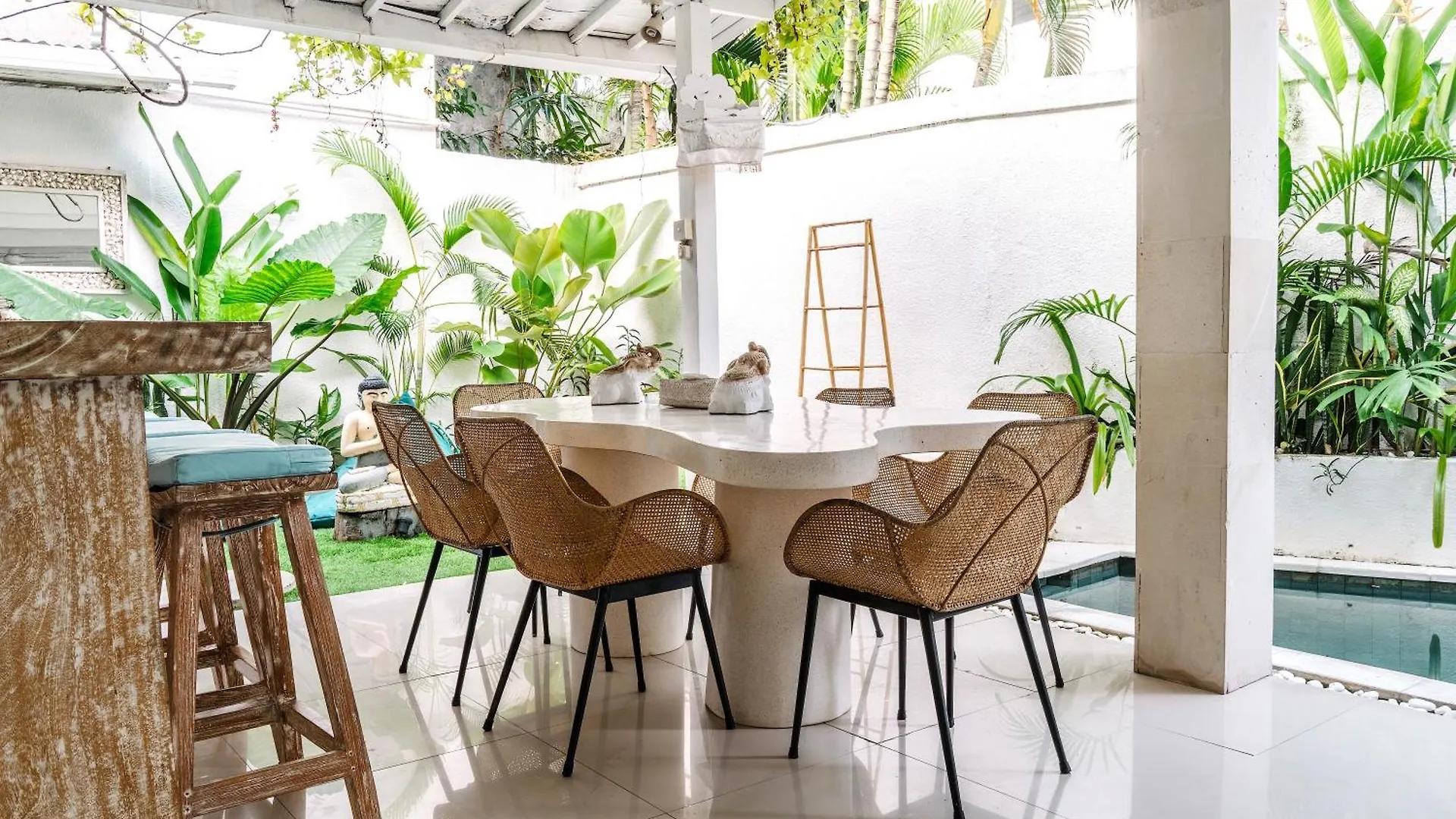 Renovated Mara Villa Double Six Beach Seminyak